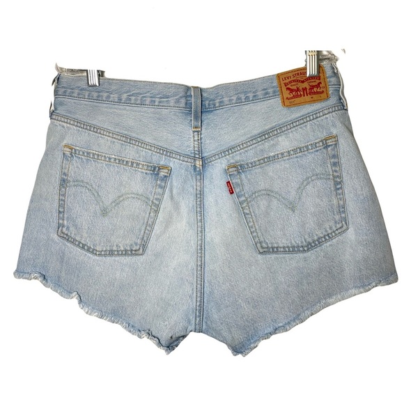 Levi’s 501 Shorts High Waist Raw Hem Faded Blue Size 32 100% Cotton Button Fly - Picture 2 of 16